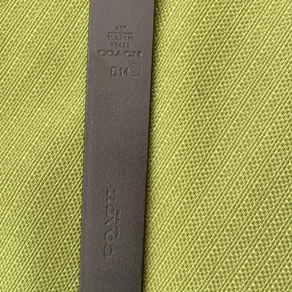 Coach leather belt with gold hardware, size 40 - Picture 4 of 8